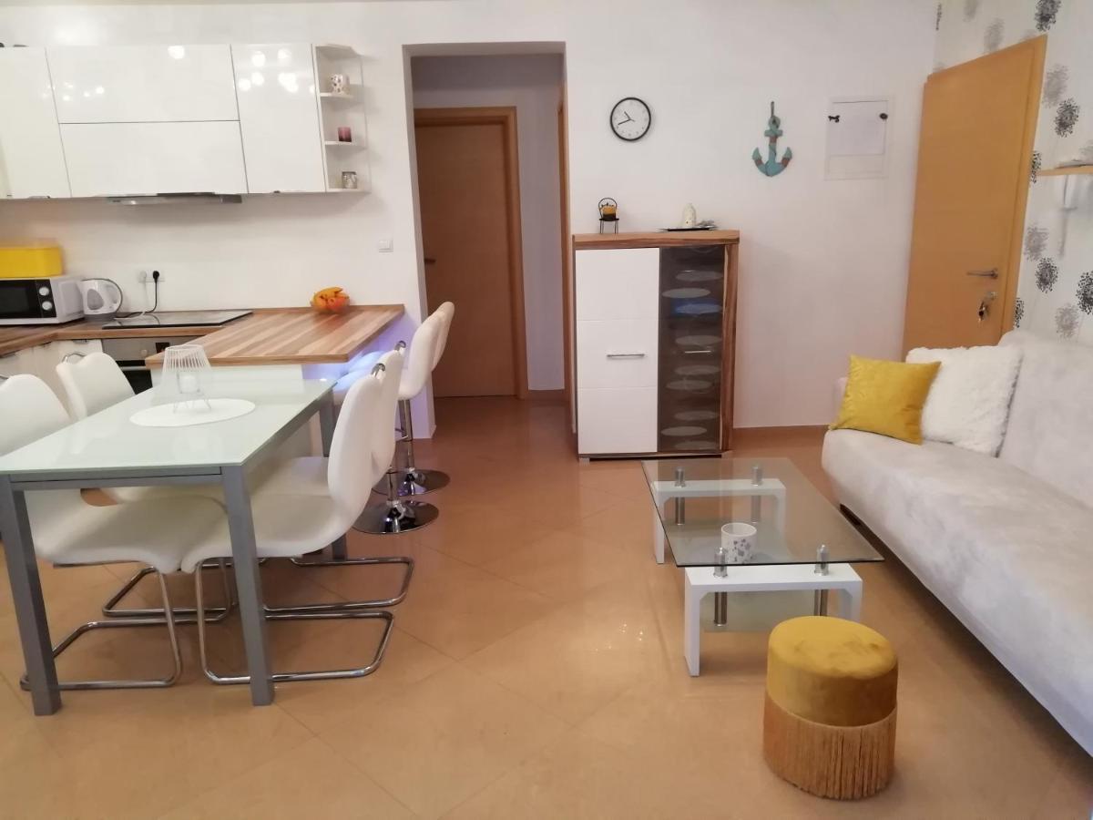 Apartment Fancy Malinska Buitenkant foto
